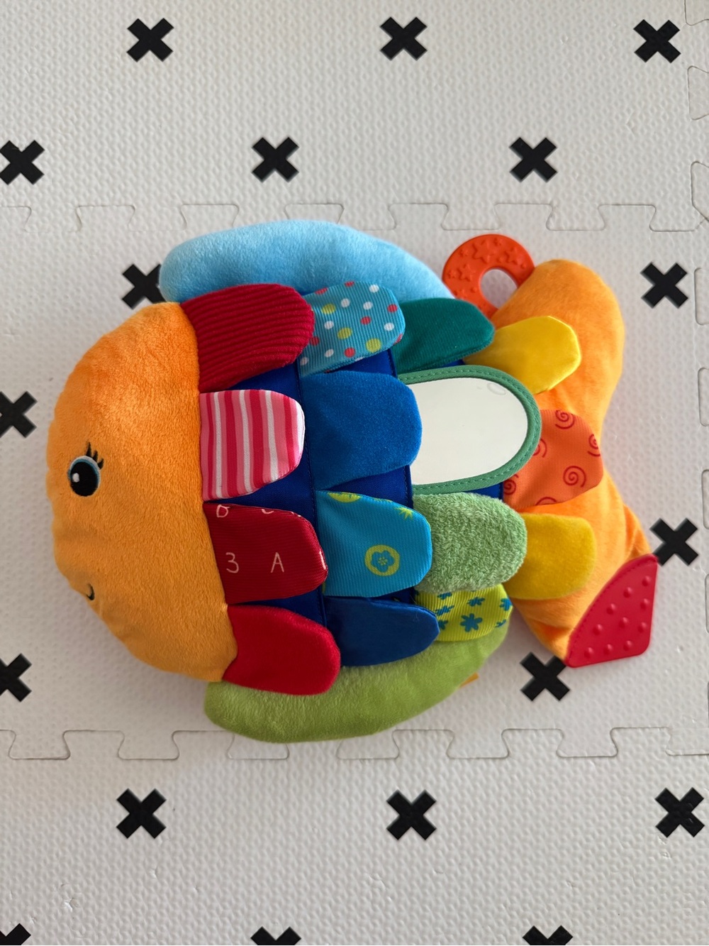 Melissa & Doug Multi-Textured Flip Fish sensory Baby Toy Orange Multi 0-9m GUC